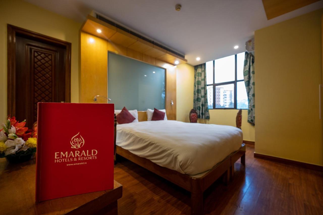 Hotel Emarald, New Delhi Luaran gambar