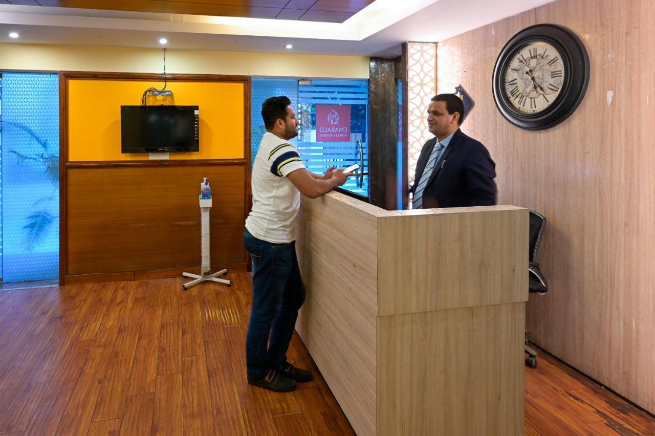 Hotel Emarald, New Delhi Luaran gambar
