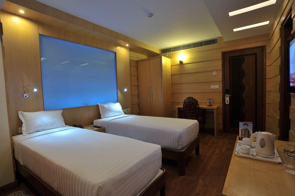 Hotel Emarald, New Delhi Luaran gambar