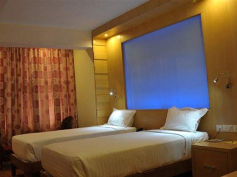 Hotel Emarald, New Delhi Luaran gambar