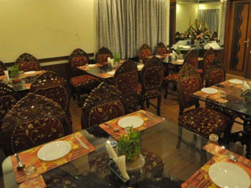 Hotel Emarald, New Delhi Luaran gambar