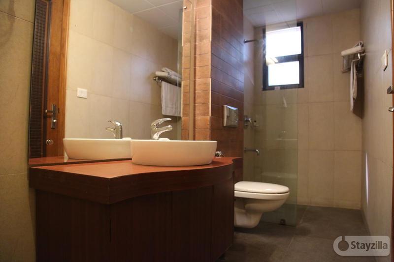 Hotel Emarald, New Delhi Luaran gambar
