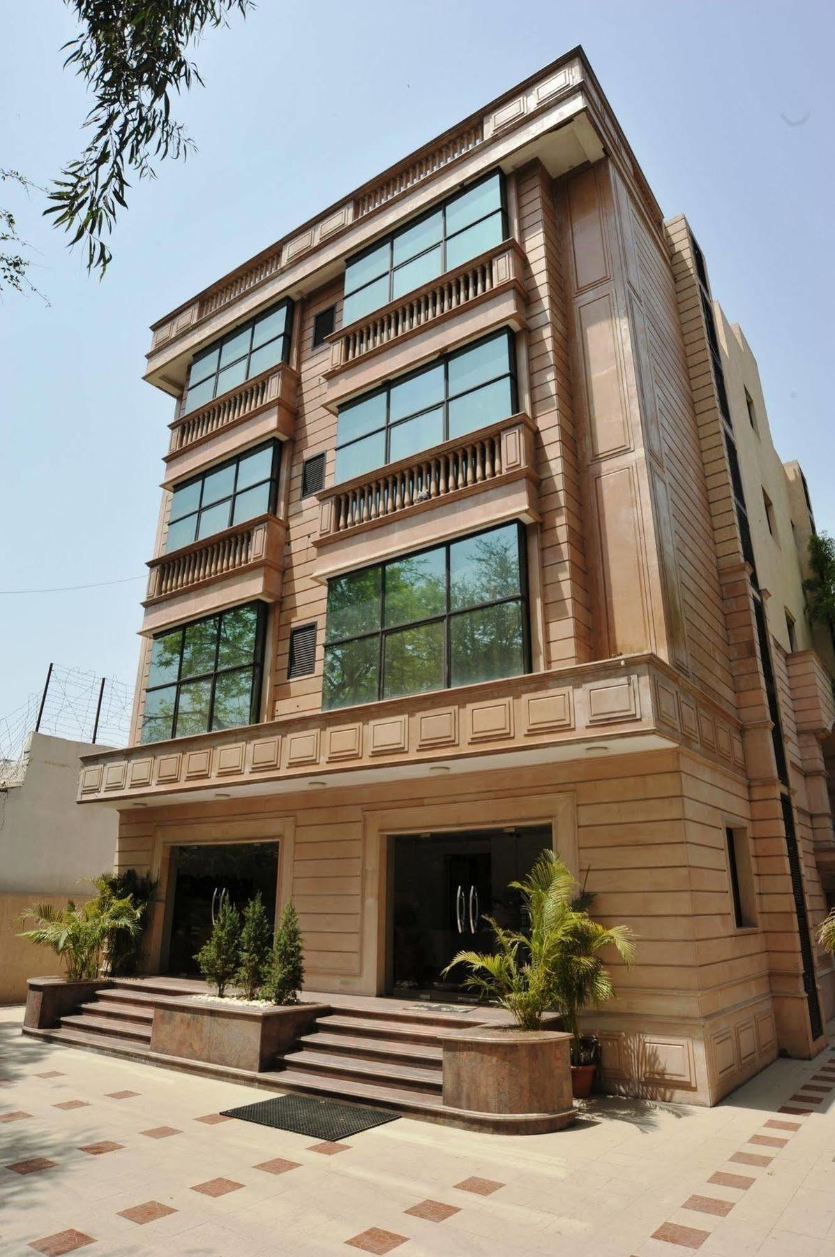 Hotel Emarald, New Delhi Luaran gambar